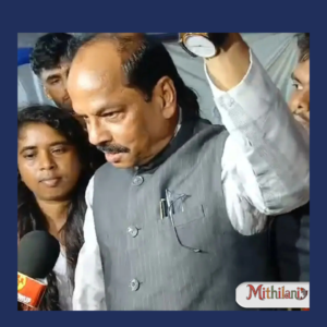 आंदोलनकारी छात्रों के बीच पहुंचे रघुवर दास, बोले- मांगें नहीं मानी गईं तो मैं भी बैठूंगा अनशन पर